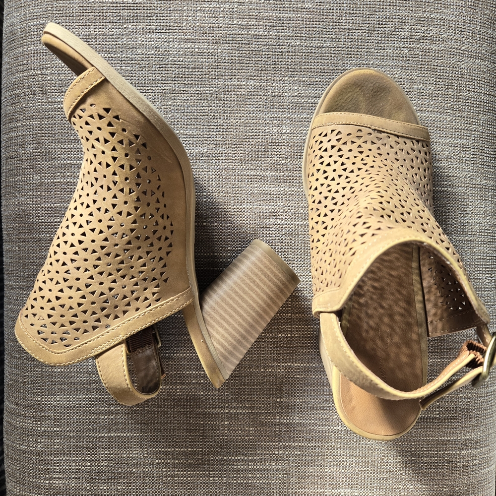 Universal Thread Tan Peep-Toe Heeled Sandals